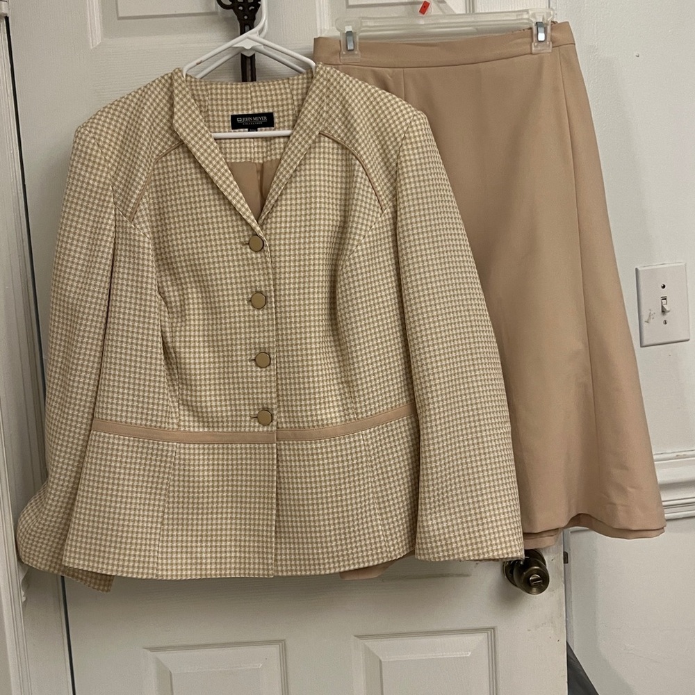 Chic Beige Skirt Set with Jacket